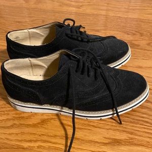 Suede oxford shoes size 7